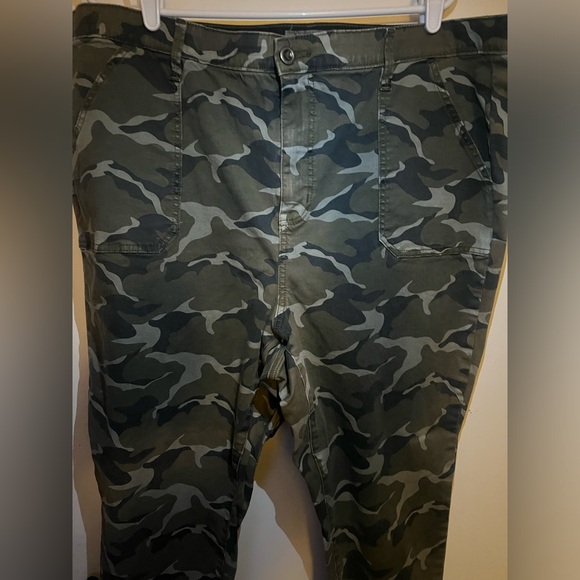 Cute Camouflage Skinny Jeans with Pockets (Size 24) - Picture 2 of 8